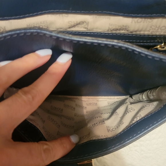 Michael Kors Turn Lock Pebbled Leather Sloan Navy Blue Bag EUC Career Neutral - Picture 5 of 11